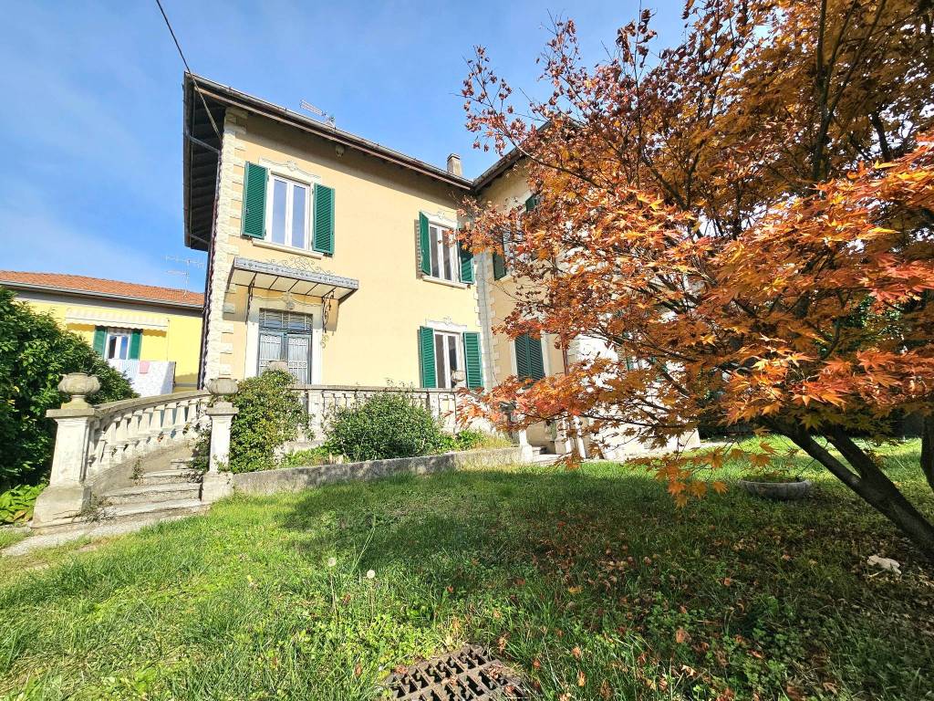 Villa a Cittiglio in Via Cesare Battisti, 6 - Foto 3