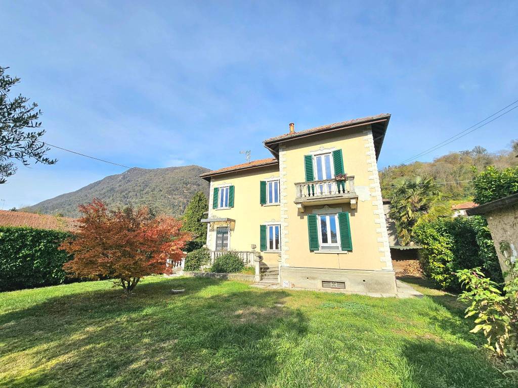 Villa a Cittiglio in Via Cesare Battisti, 6 - Foto 4