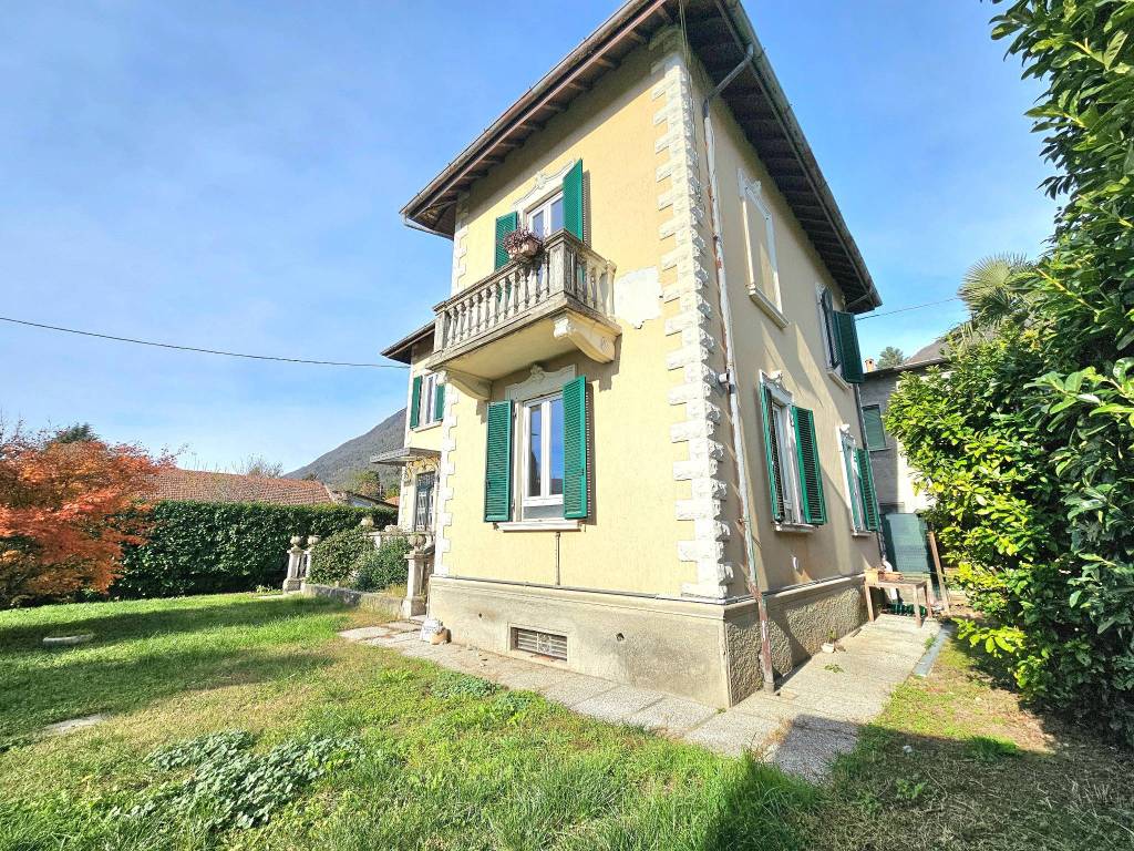 Villa a Cittiglio in Via Cesare Battisti, 6 - Foto 5