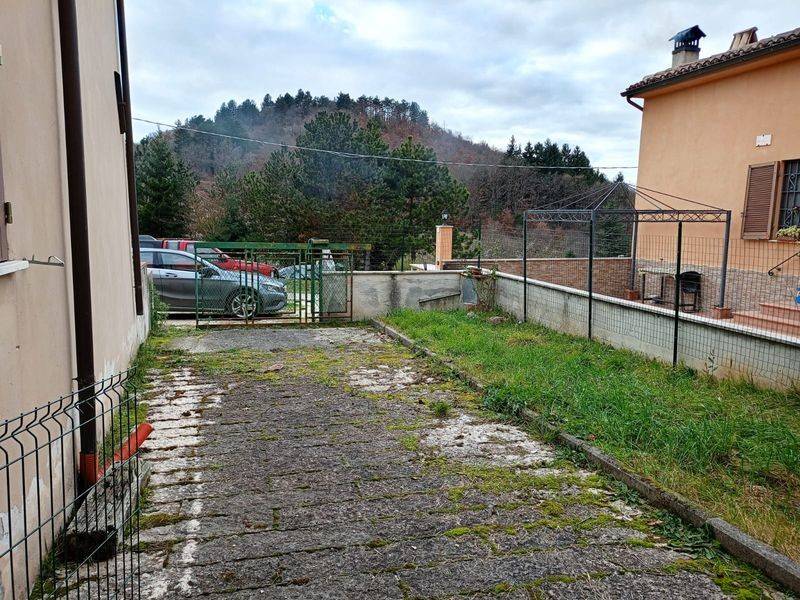 Casa indipendente a Foligno in Località Croce di Verchiano - Foto 2