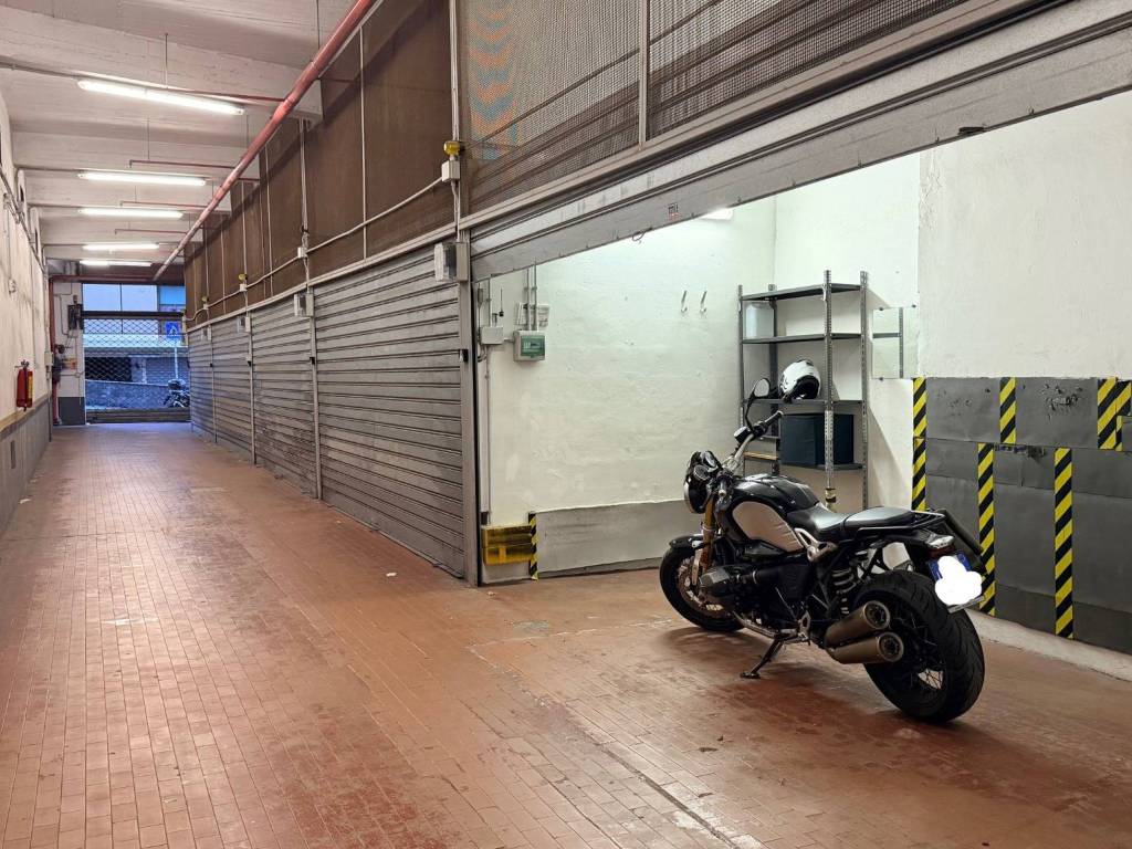 Box / garage a Genova in Via Bartolomeo Carrea - Foto 2