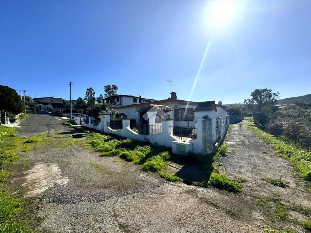 Villa a Budoni in Via Lago Maggiore, 15 - Foto 2