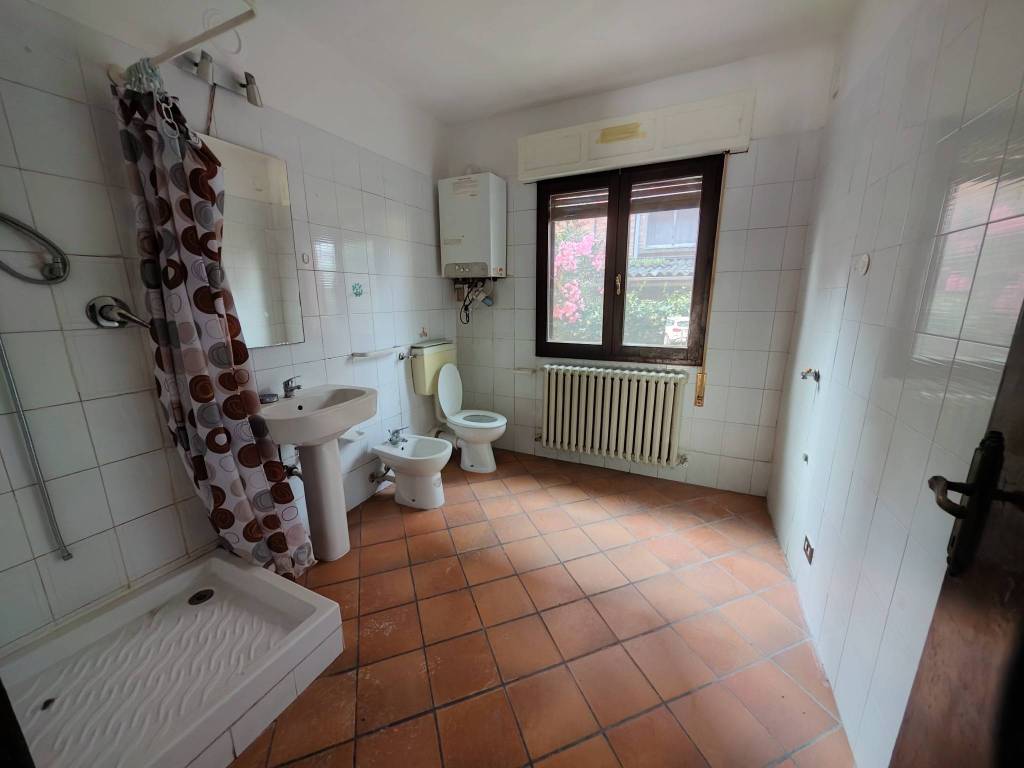 Casa indipendente a Castelvetro di modena in Via Sinistra Guerro, 49 - Foto 3