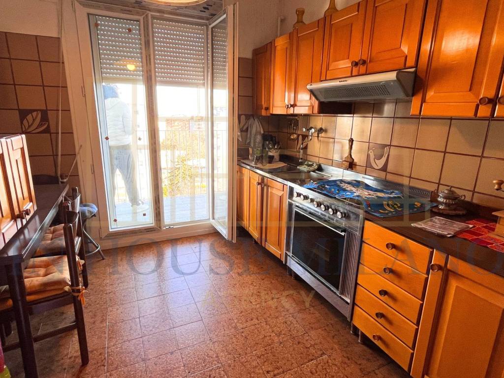 Appartamento a Rozzano in Via Glicini - Foto 4