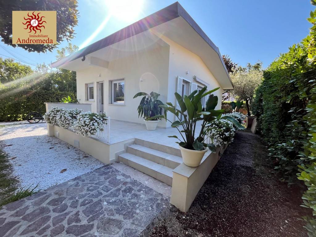 Villa a Forte dei marmi in Via Lorenzo Quartieri - Foto 2