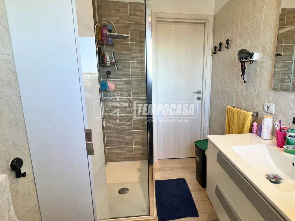 Appartamento a Agrate brianza in Via Monte Grappa - Foto 5