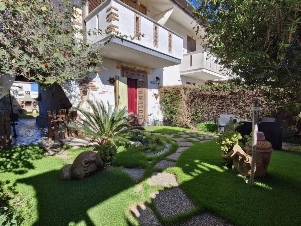 Villa a Sabaudia in Via delle Dalie, 3 - Foto 2