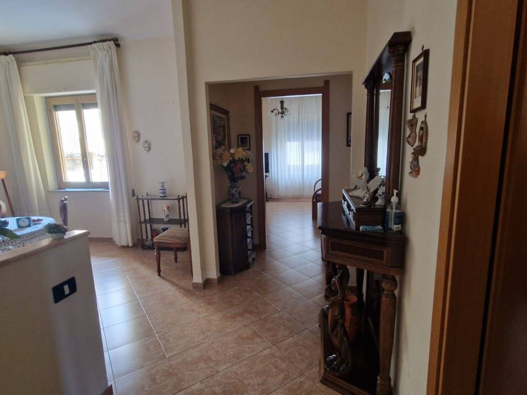 Appartamento a Crotone in Corso Messina Traversa 3, 27 - Foto 2