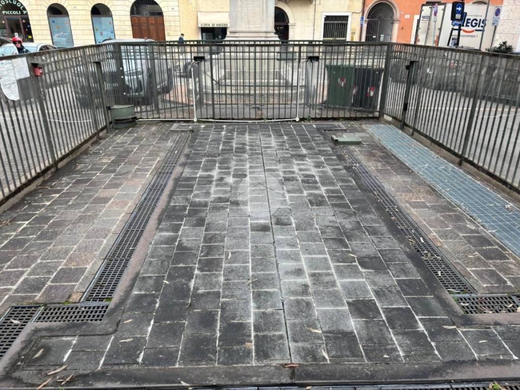 Box / garage a Verona in Piazza Santissimi Apostoli, 1 - Foto 4