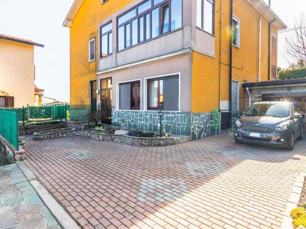 Appartamento a Inverigo in Via Carlo Mosè Bianchi - Foto 2