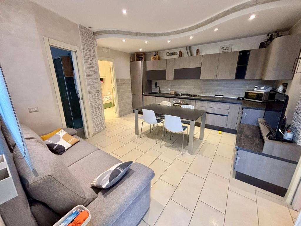 Villa a Pomezia in Via delle Begonie - Foto 5