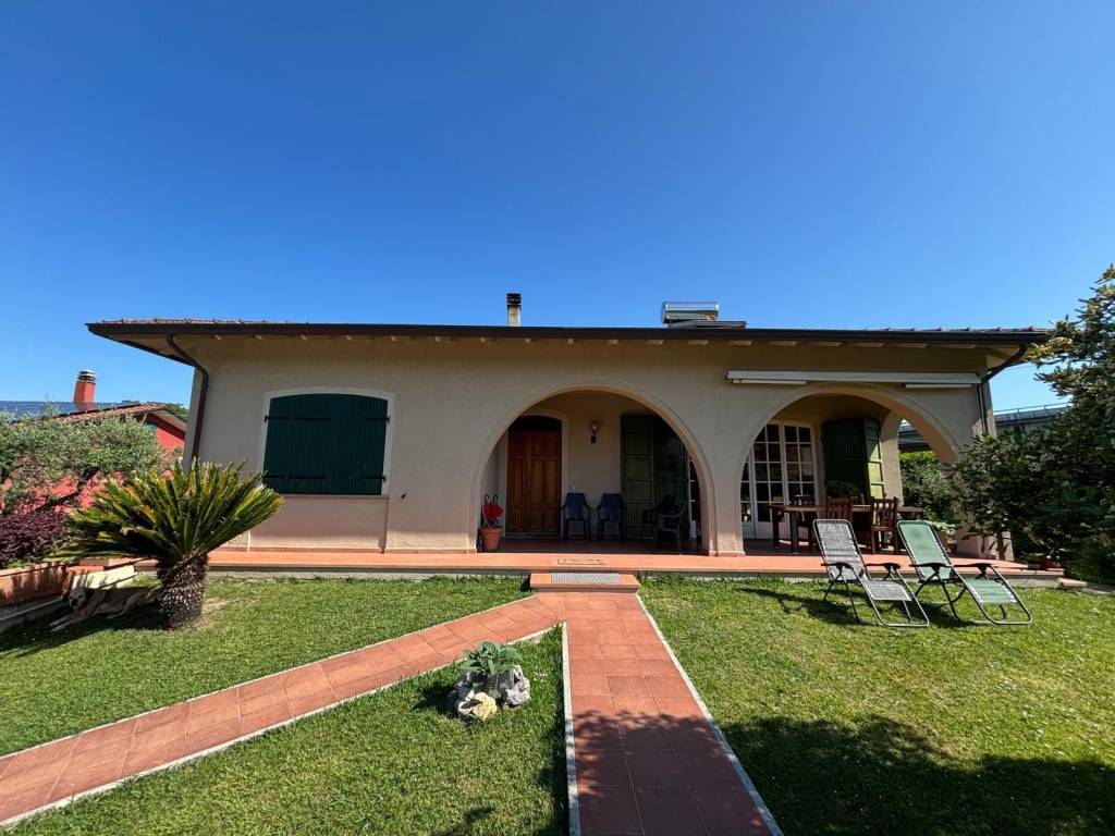 Villa a Sarzana in Via Pallodola, 31 - Foto 2