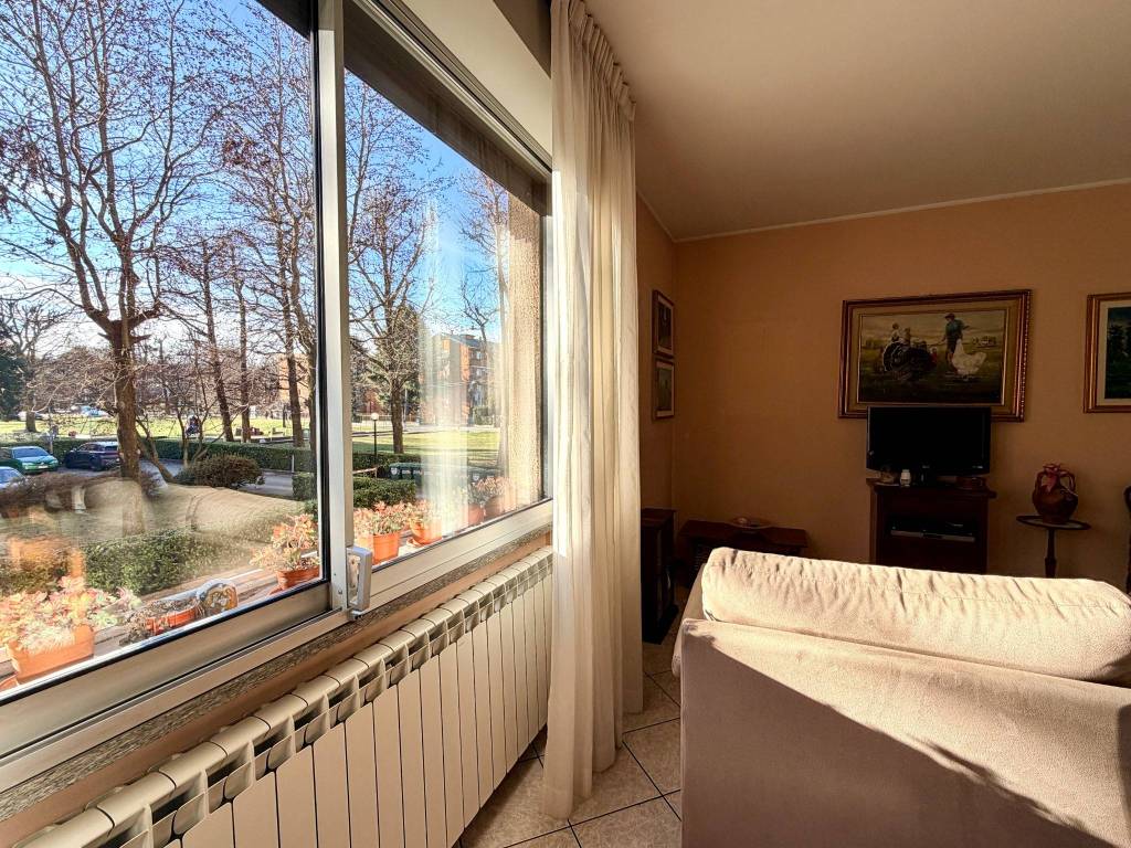 Appartamento a Arona in Via Gran Sasso d'Italia - Foto 3