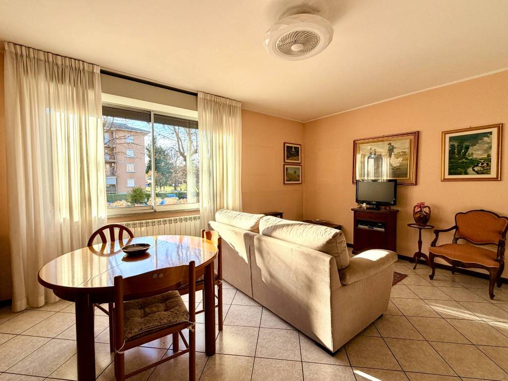 Appartamento a Arona in Via Gran Sasso d'Italia - Foto 4