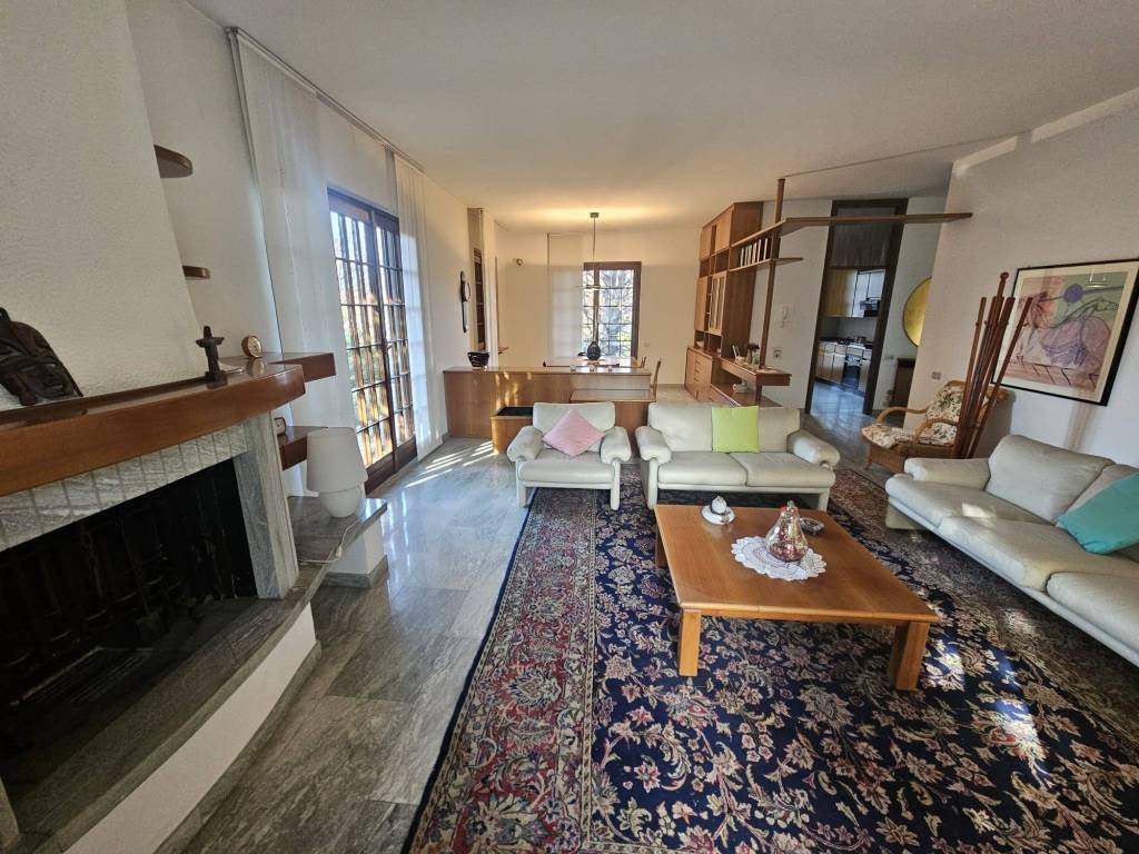 Villa a Inverigo in Via Trento, 30 - Foto 4