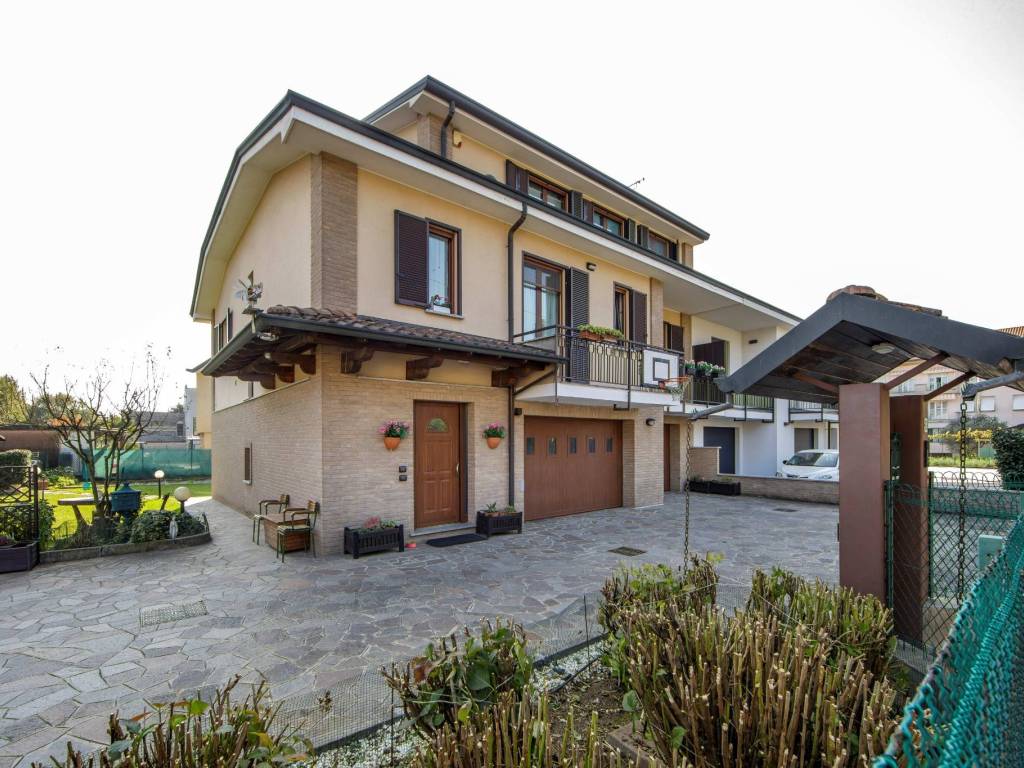 Villa a Aicurzio in Via Don Giovanni Leoni, 32 - Foto 2