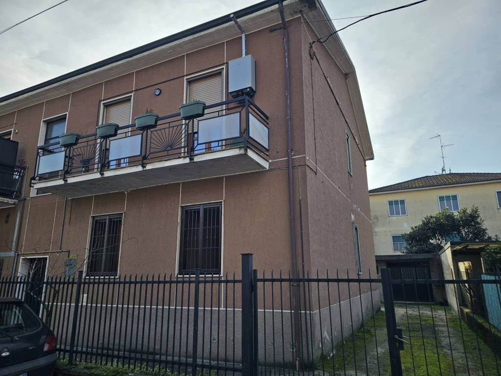 Appartamento a Mediglia in Via Massimo d'Azeglio, 7 - Foto 2
