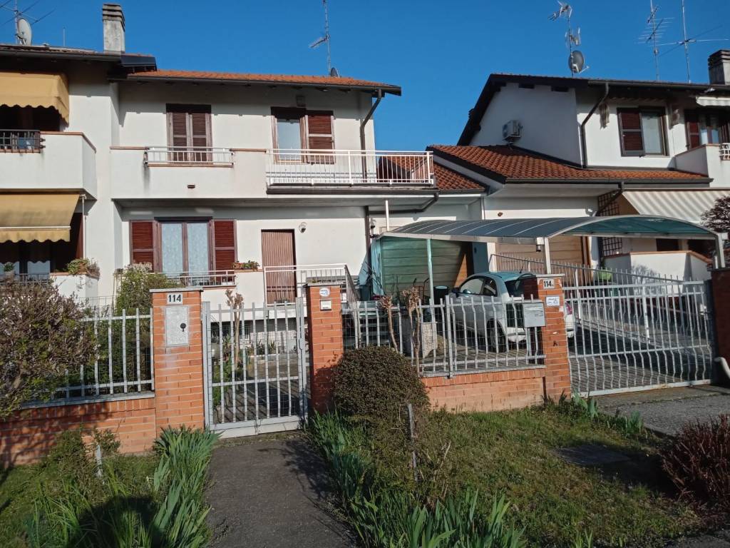 Villetta a schiera a Borgomanero in Via Quagliotti, 114 - Foto 2