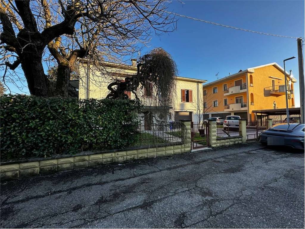 Villa a Soragna in Via Giosuè Carducci, 6 - Foto 4