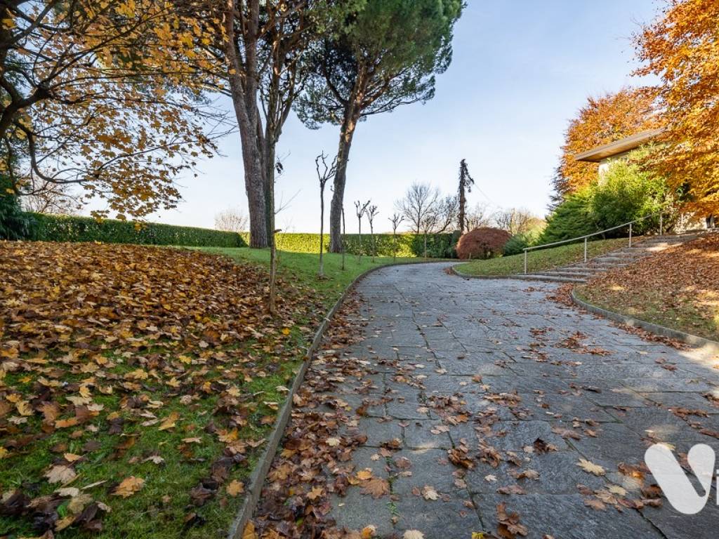 Villa a Dolzago in Via Provinciale, 24 - Foto 3