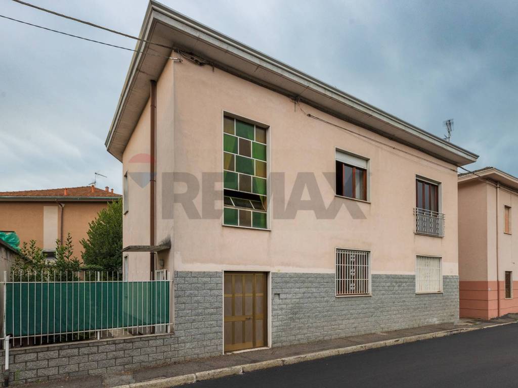 Villa a Busto arsizio in VIA DEI SASSI, 22 - Foto 2