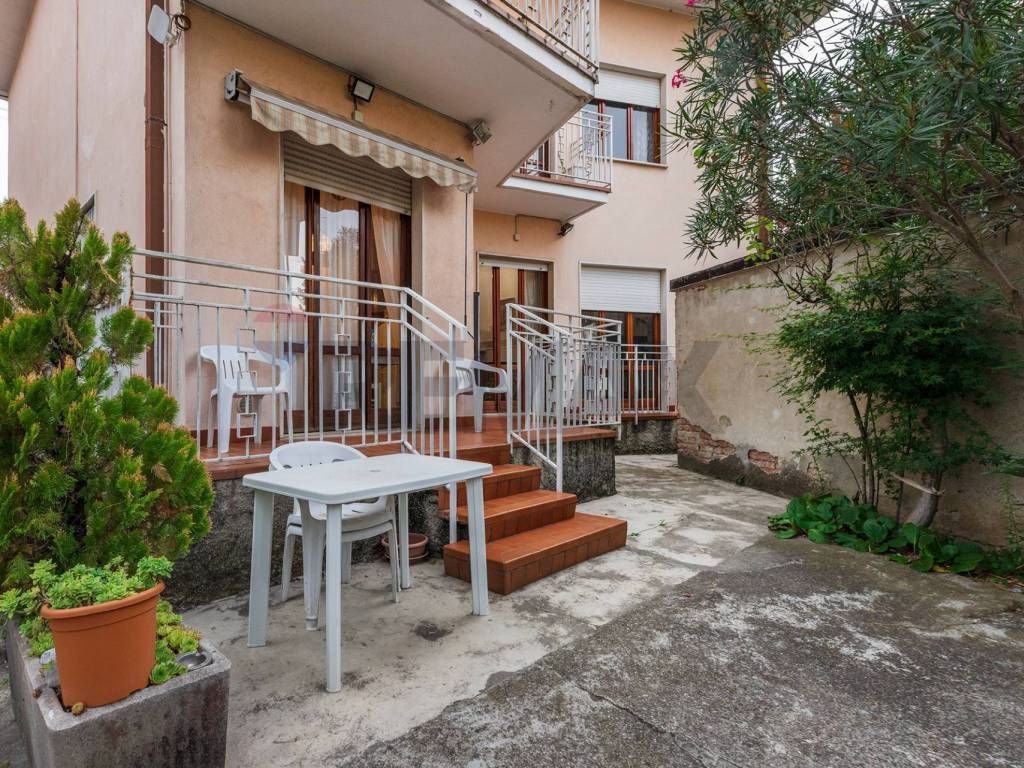 Villa a Busto arsizio in VIA DEI SASSI, 22 - Foto 3