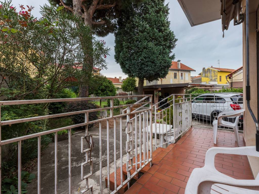 Villa a Busto arsizio in VIA DEI SASSI, 22 - Foto 4