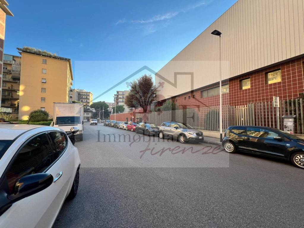 Box / garage a Firenze in Via Teodulo Mabellini - Foto 2