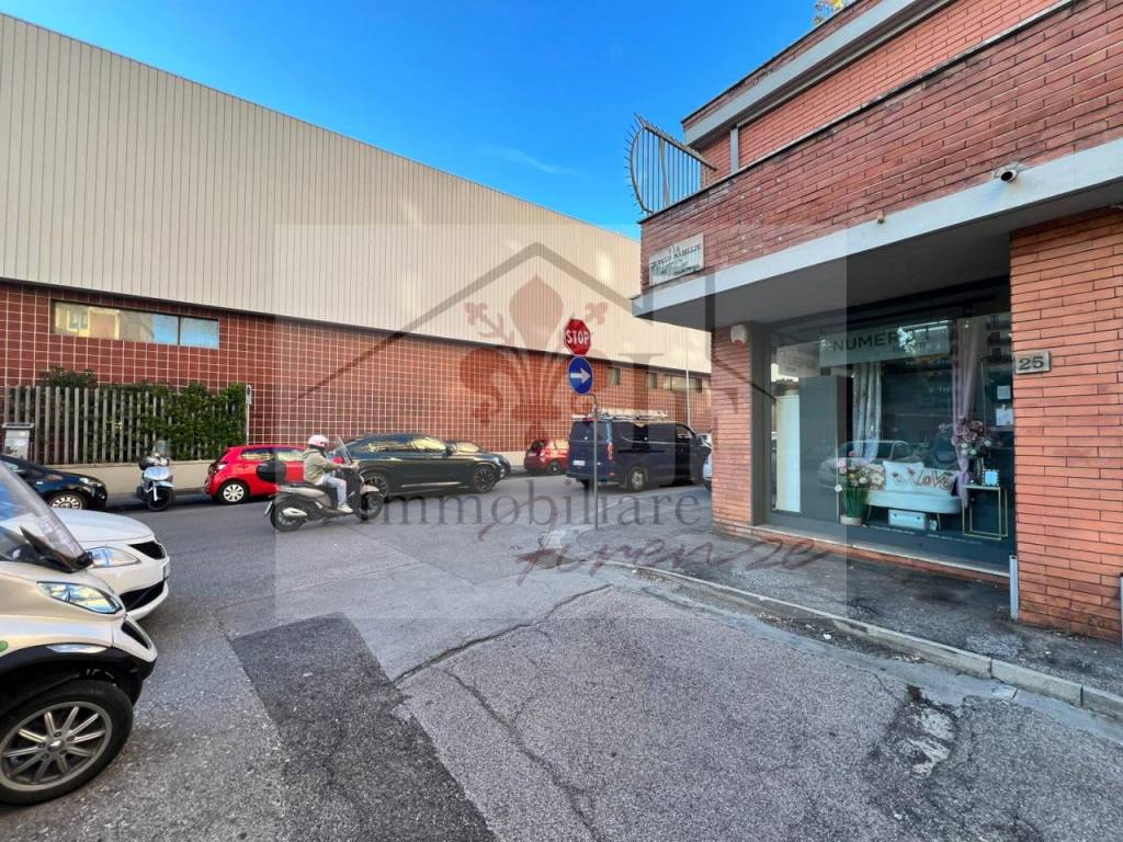 Box / garage a Firenze in Via Teodulo Mabellini - Foto 3