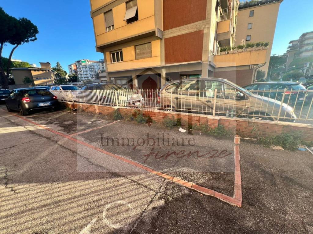 Box / garage a Firenze in Via Teodulo Mabellini - Foto 4