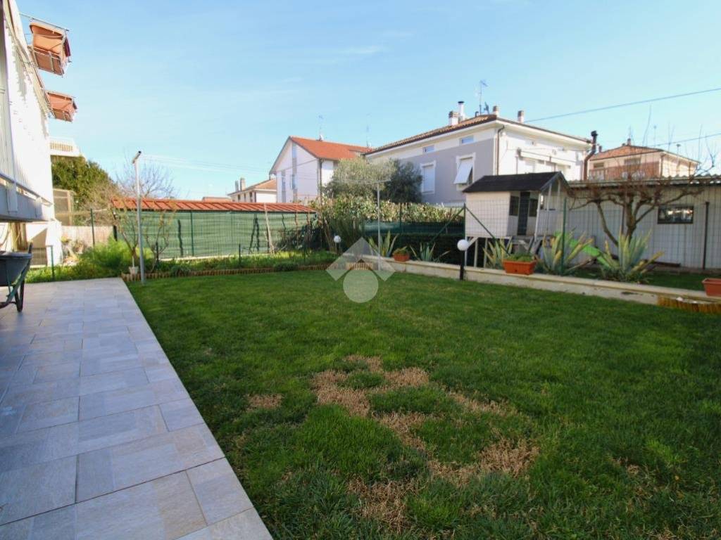 Villa a Pesaro in Strada della Case Bruciate - Foto 2