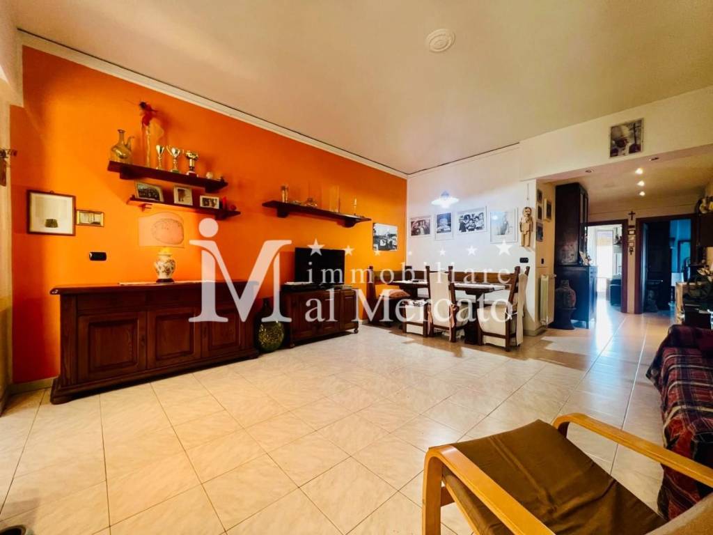 Appartamento a Viareggio in Via Martiri di Belfiore, , 9 - Foto 2