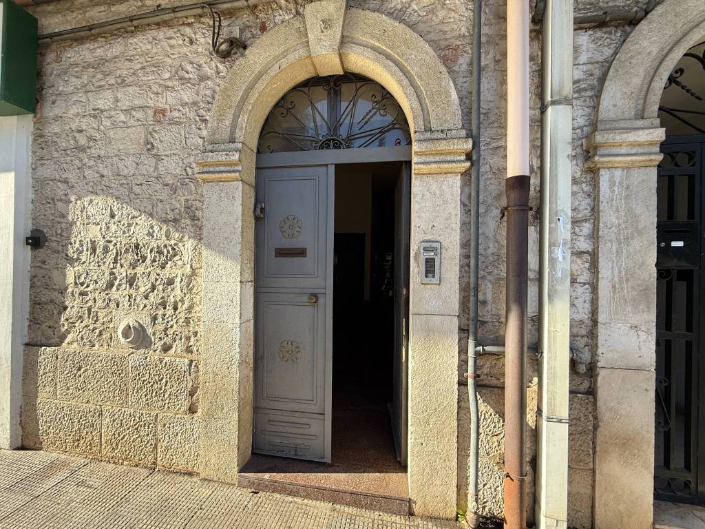 Palazzo / stabile a Cassano delle murge in Via Vittorio Emanuele III, 52 - Foto 2