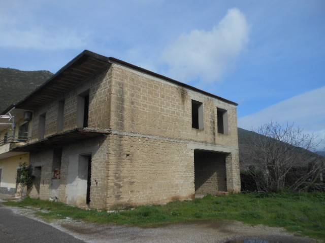 Casa indipendente a Pietravairano in Piazza Sant'Antonio - Foto 2