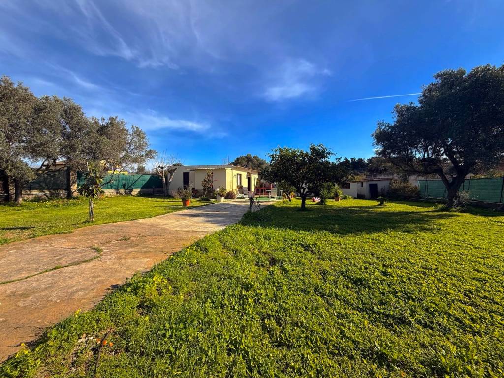 Casa indipendente a Quartu sant'elena in Via del Nuraghe - Foto 2