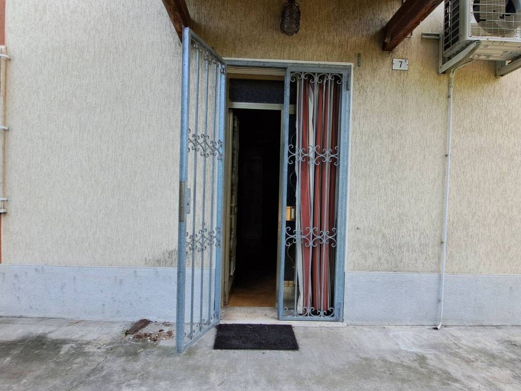 Villa a Cento in Via Anita Garibaldi, 71 - Foto 3