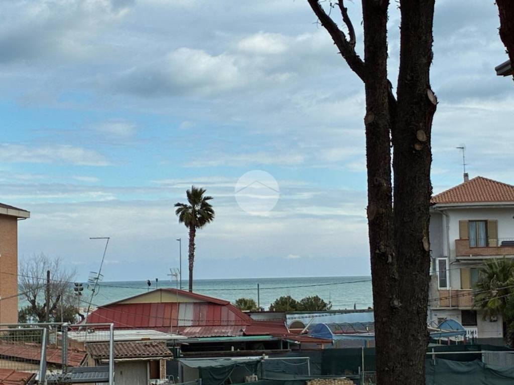 Appartamento a Alba adriatica in Via Malta, 9 - Foto 1