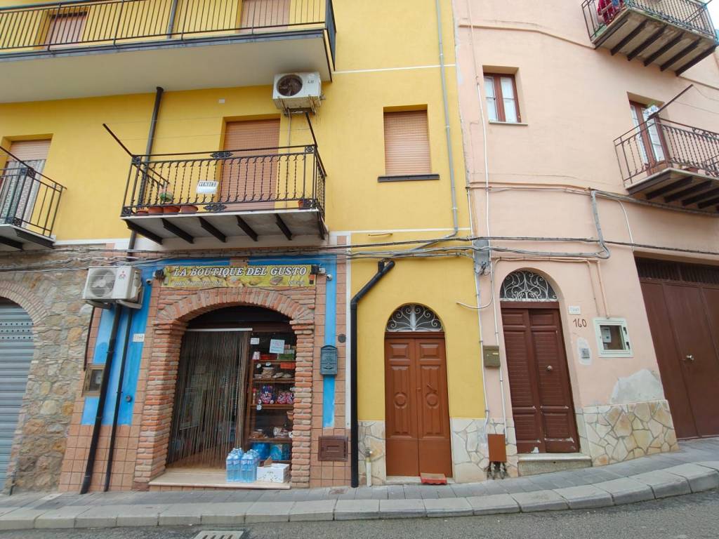 Casa indipendente a Caronia in Via Luciano Orlando - Foto 2
