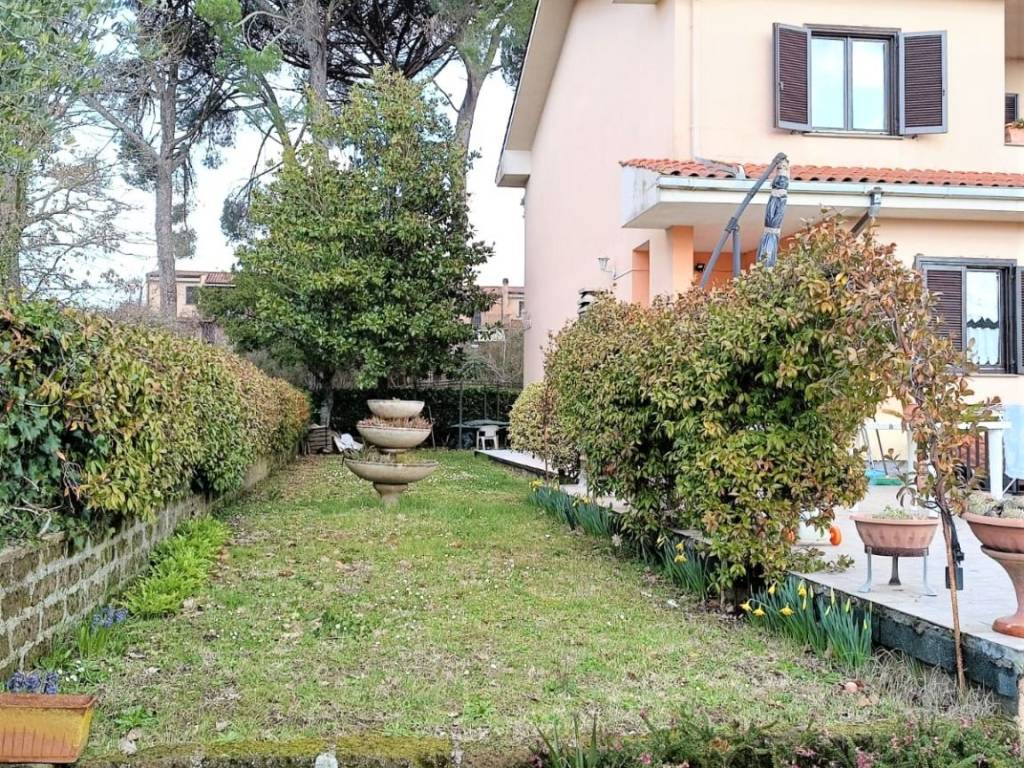 Villetta a schiera a Sutri in Via Enrico Berlinguer - Foto 2