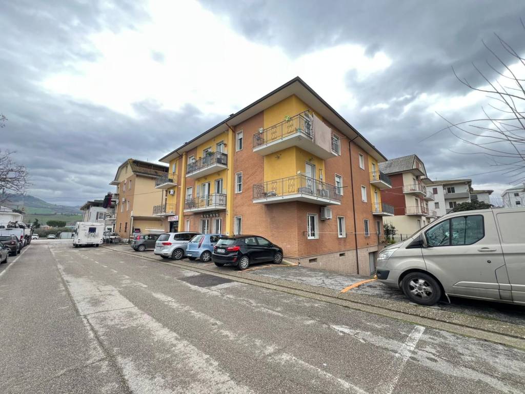 Appartamento a Teramo in Via Enrico Permi, 2 - Foto 2