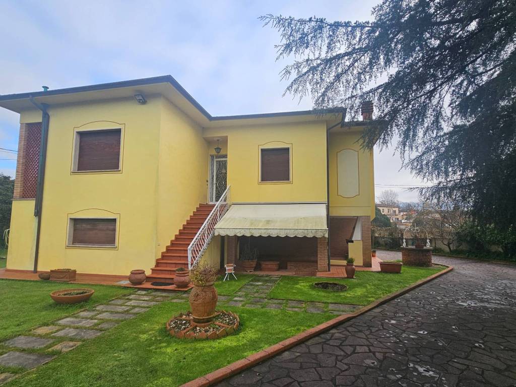 Villa a Lucca in Via delle Gavine - Foto 2
