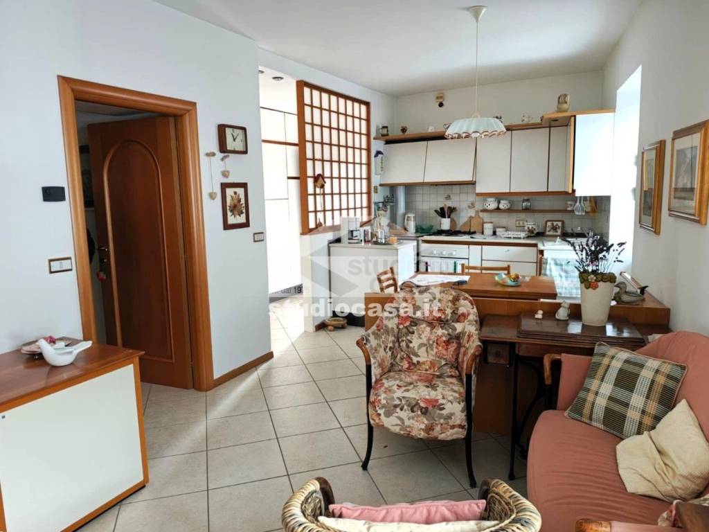 Villa a Brentonico in Via 3 Novembre - Foto 2