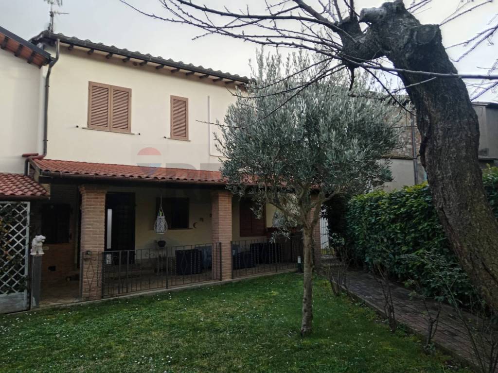 Appartamento a Castiglione del lago in P.zza Umbria, 18 - Foto 2