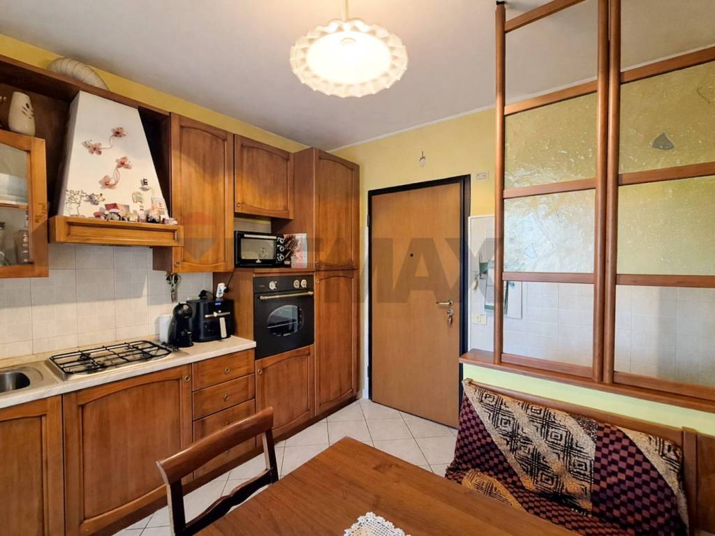 Appartamento a Cairate in via Volta, 3 - Foto 2