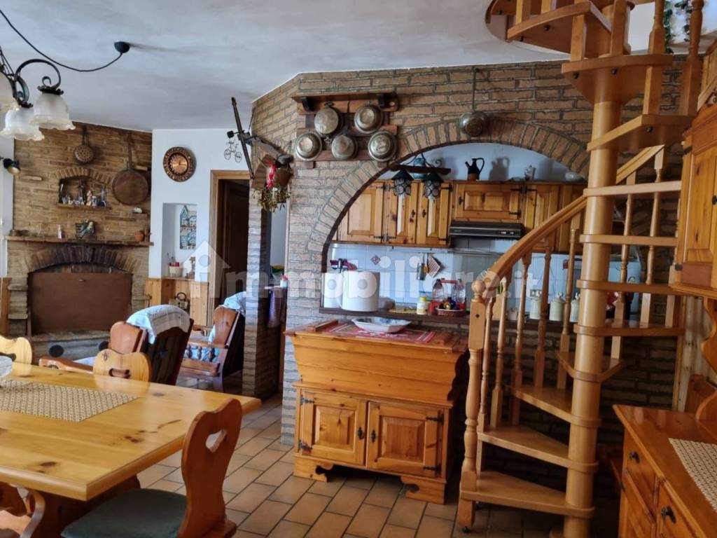 Casa indipendente a Serrapetrona in Via Villa d'Aria - Foto 4