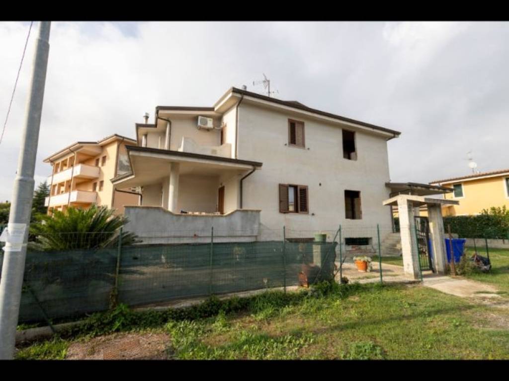 Villa a Soveria simeri in Via Roberto Niederer - Foto 2