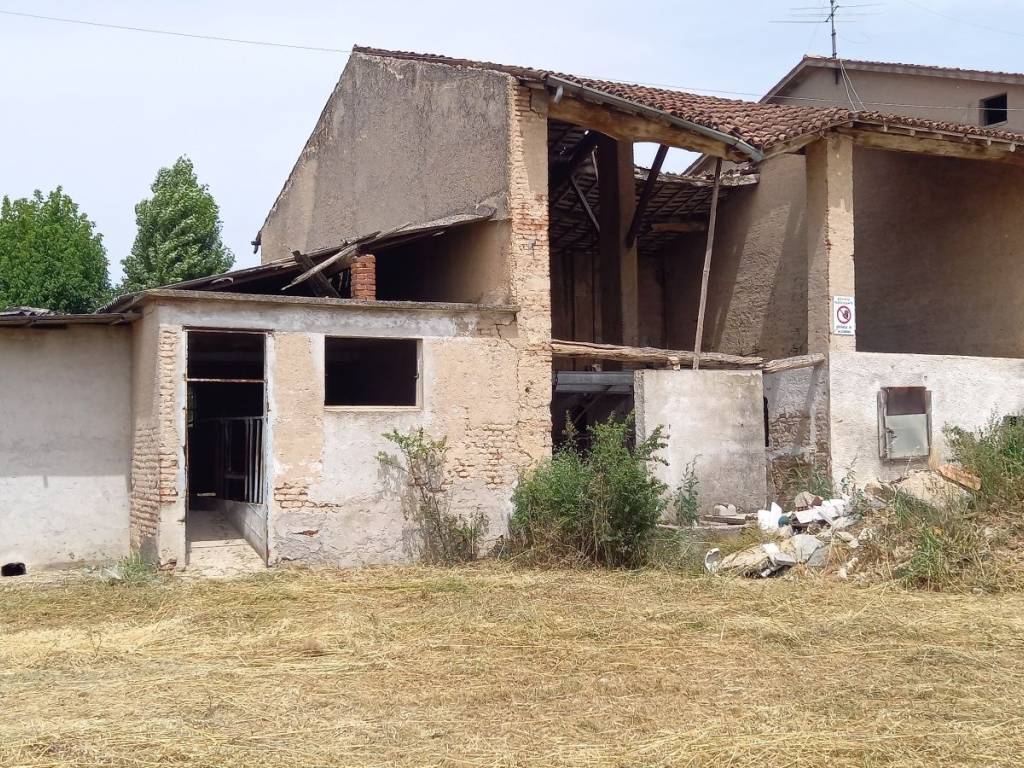 Rustico / casale a Castiglione delle stiviere in Via Medole - Foto 2