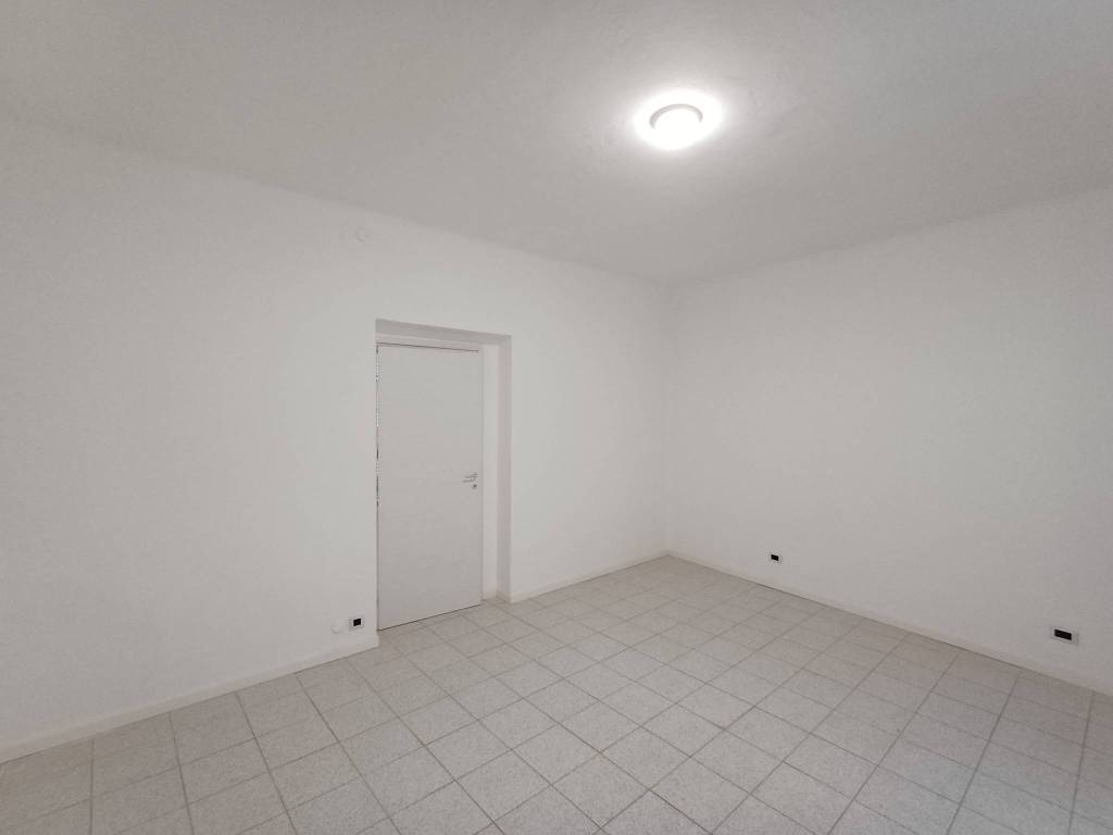 Appartamento a Novara in Via Pietro Micca, 27 - Foto 2