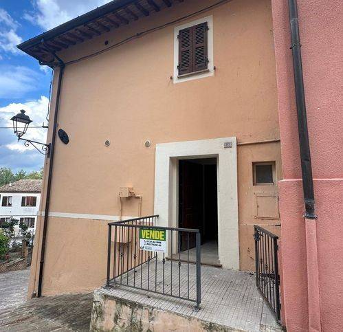 Villa a Castelraimondo in Via Della Croce - Foto 2