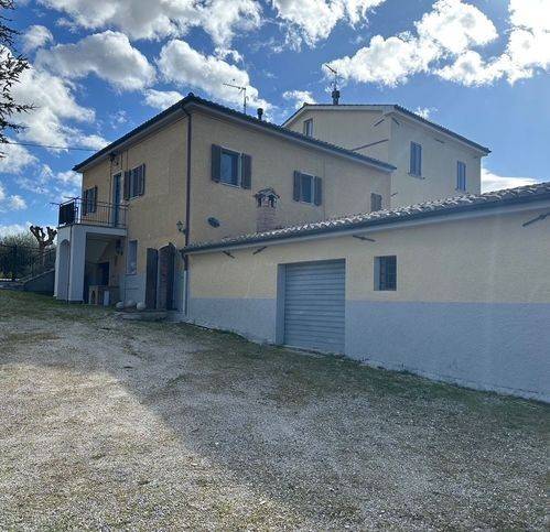 Villa a Castelraimondo in Frazione Brondoleto - Foto 2